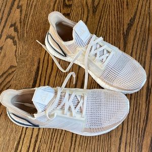 adidas Ultra Boost 2019
Chalk White Pale Nude (Women's)